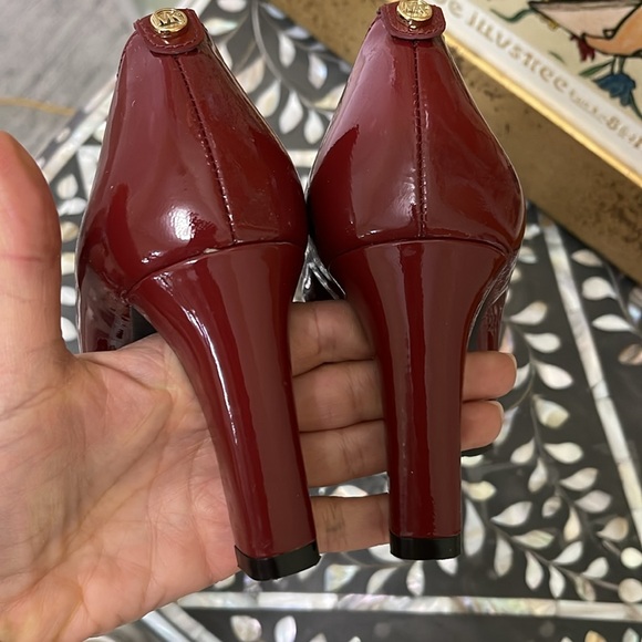 Michael Kors maroon pump - Picture 4 of 4